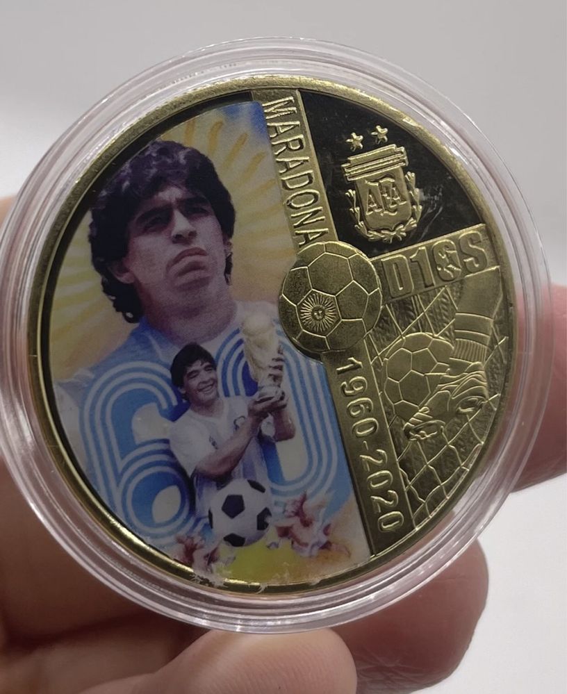 Монети с Диего Марадона.