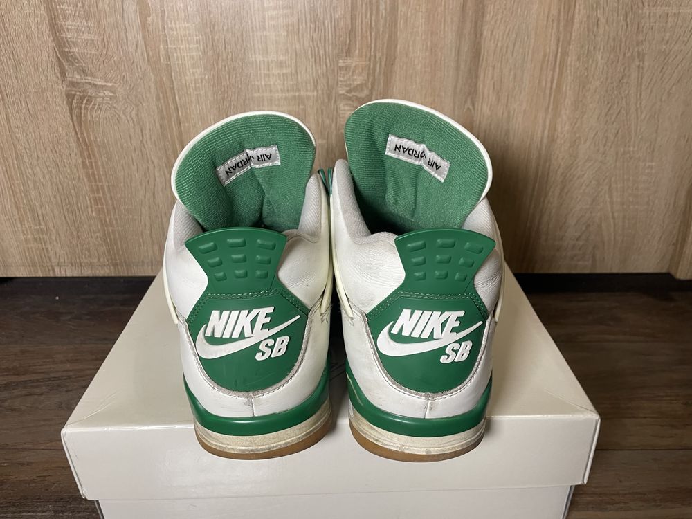 Jordan 4 Retro SB Pine Green Nike