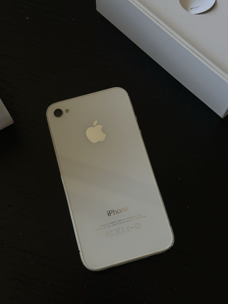 iPhone 4S, White 32GB