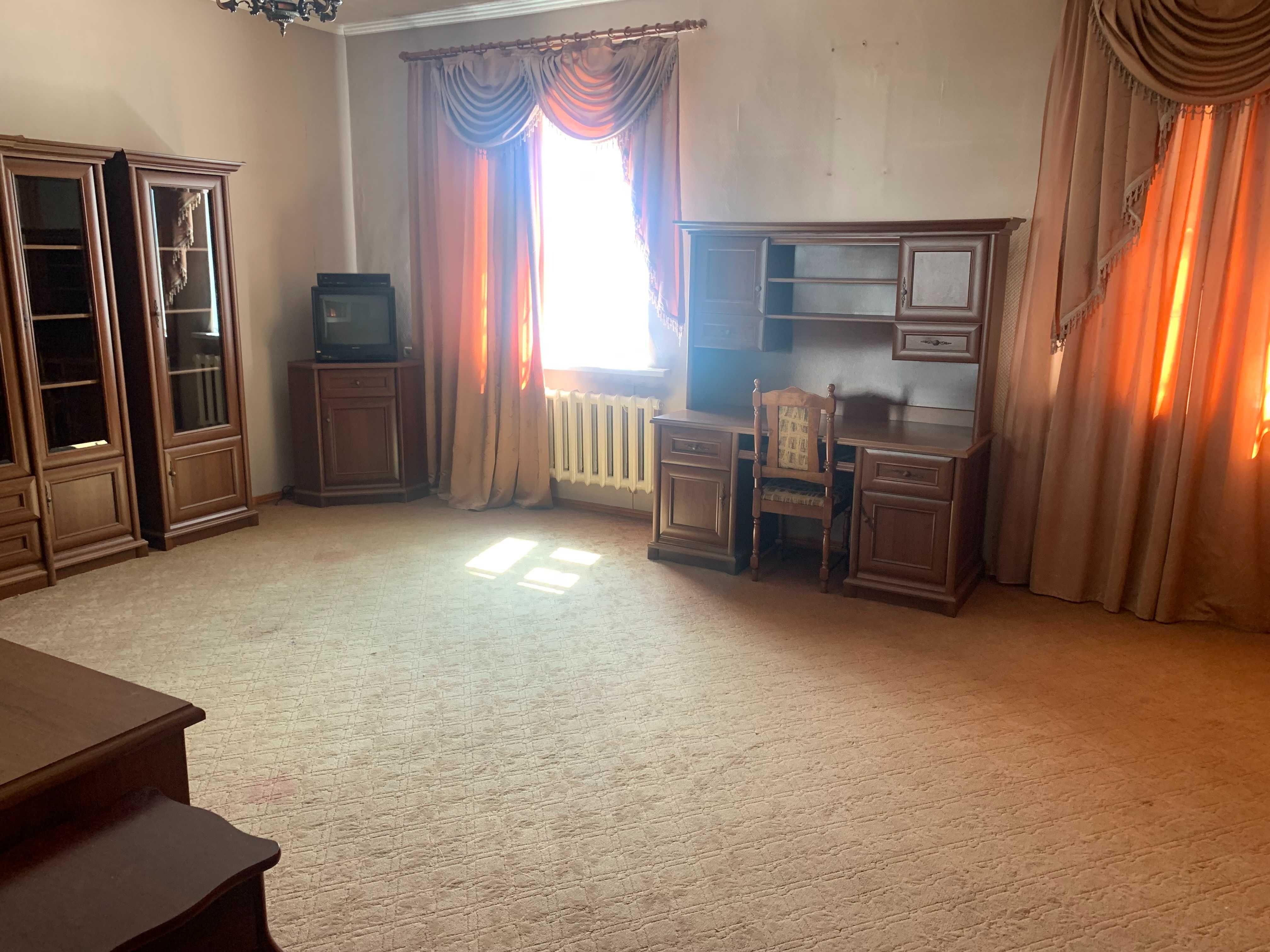 №Д0143. Продается Трех уровневый дом в районе Г. Дружбы.