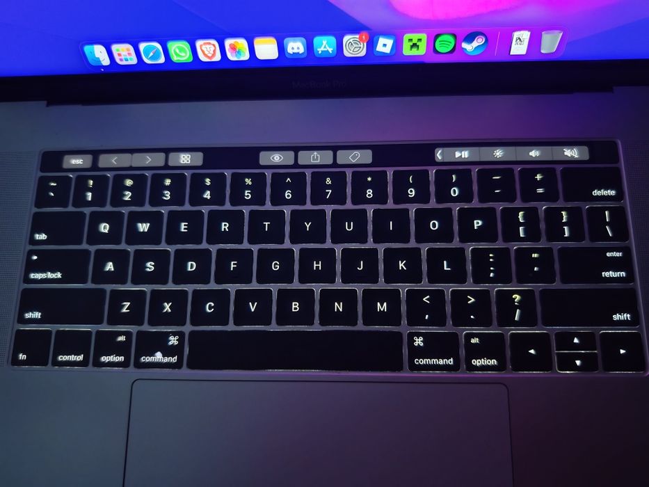 MacBook pro 2016 15" i7 16gb  512ssd
