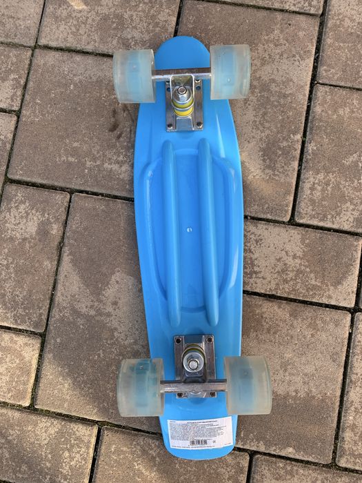 Vand pennyboard cu lumini la roti