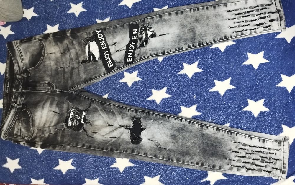 Blugi bărbați mărime 28-42 complet noi.Port Primăvara-Toamna-Iarna...