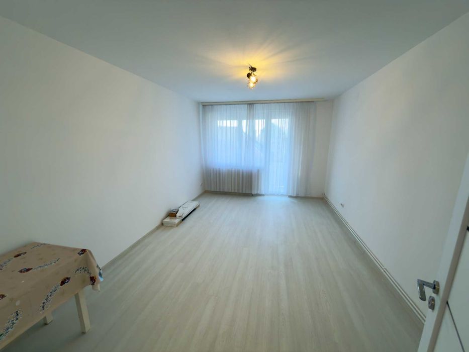 Închiriez apartament 2 camere decomandate, recent renovat – Cornisa