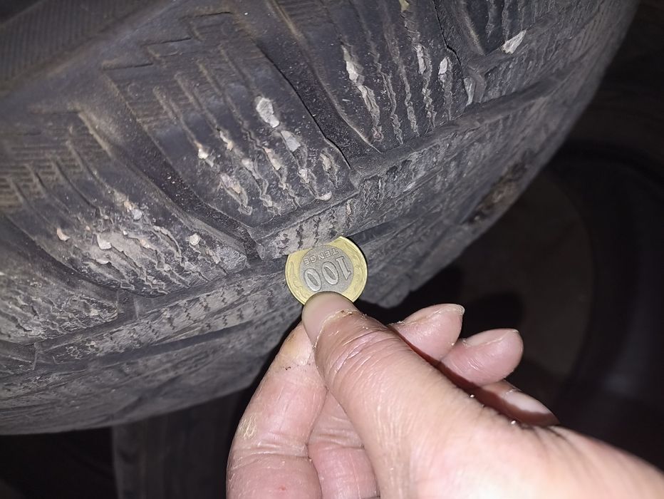 Продам комплект шин зимних б/у