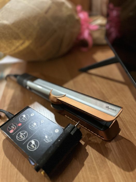 Фен-утюжок дайсон, с гарантией.
