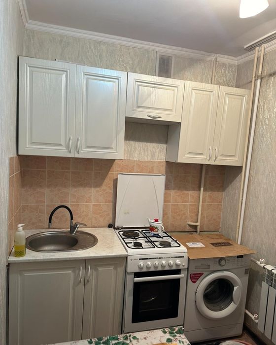 Кухонный шкаф в хорошем состояний