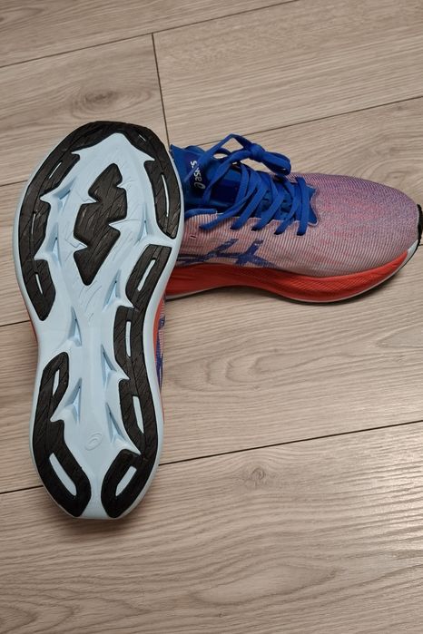 Asics Superblast, noi, nr. 42