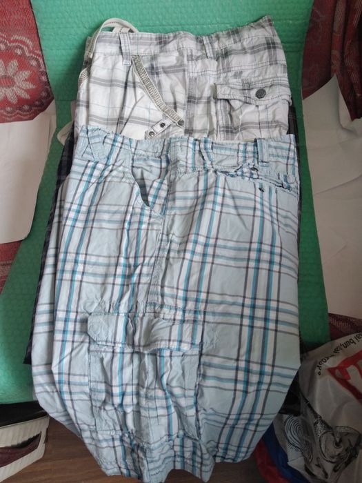 Pantaloni scurti diferite modele, diferite numere