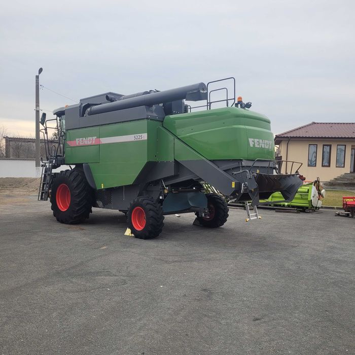 Combina recoltat cereale Fendt
