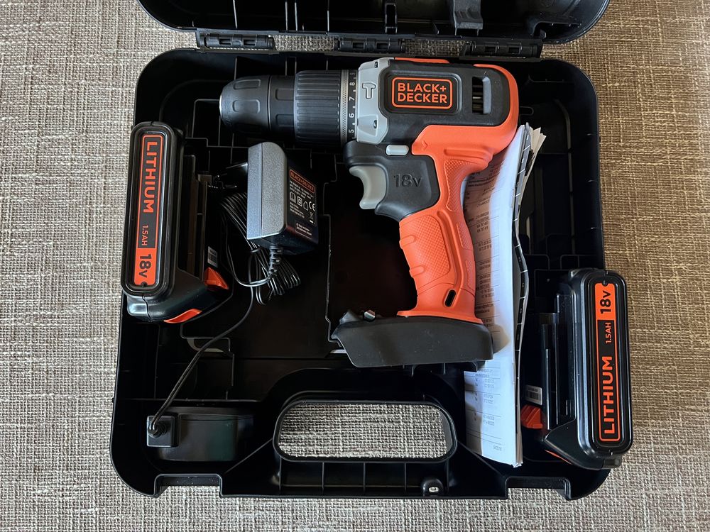 Black + Decker, 18V , 2 acumulatori 1,5Ah, incarcator, NOU