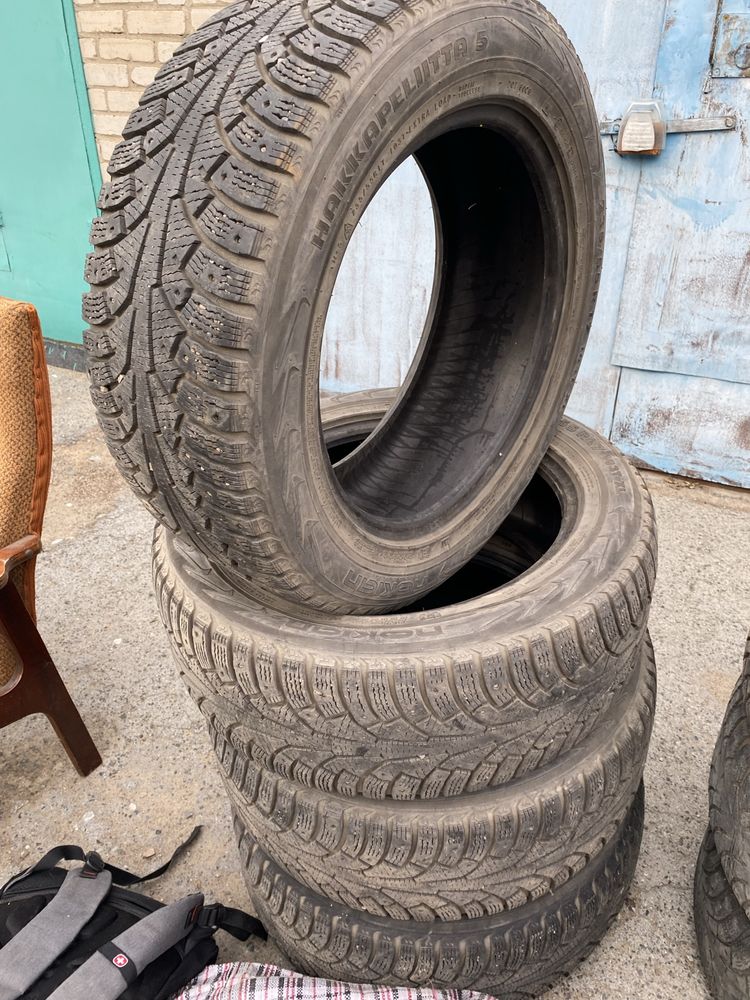 Продам шины 2 комплекта зимние 1 летние r17