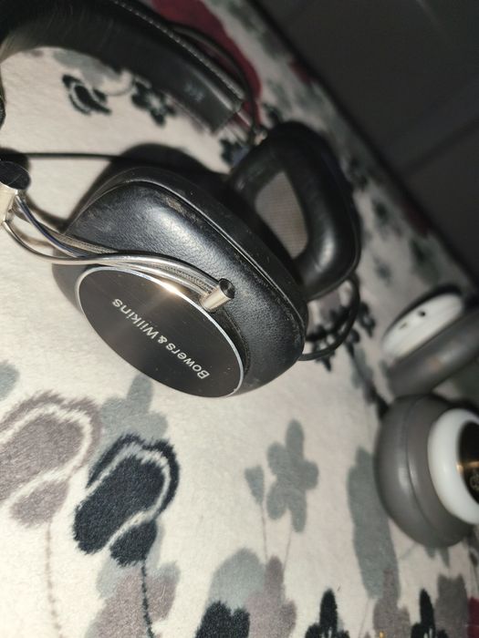 Vând casti Bo și bowers wilkins originale pachet