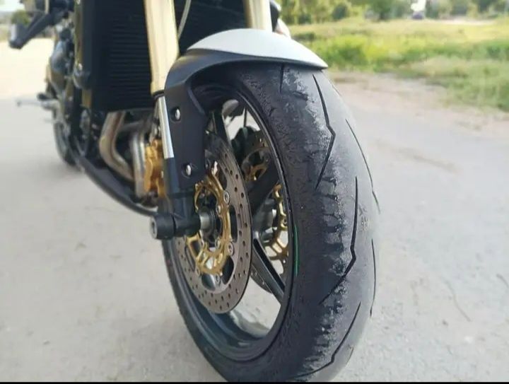 Мотоциклет Triumph street triple 675i