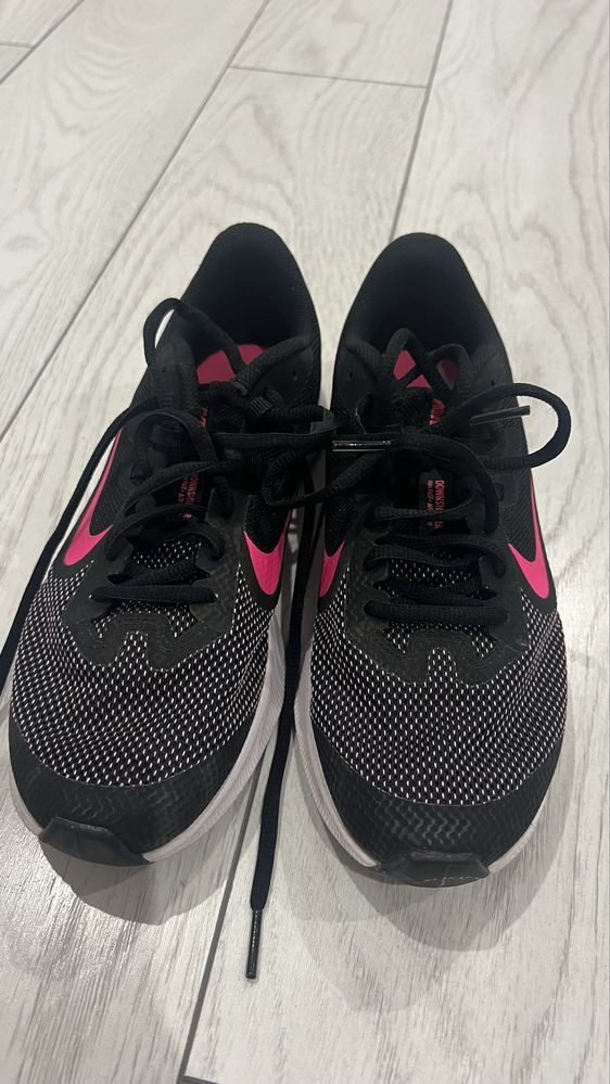 Дамски маратонки Nike