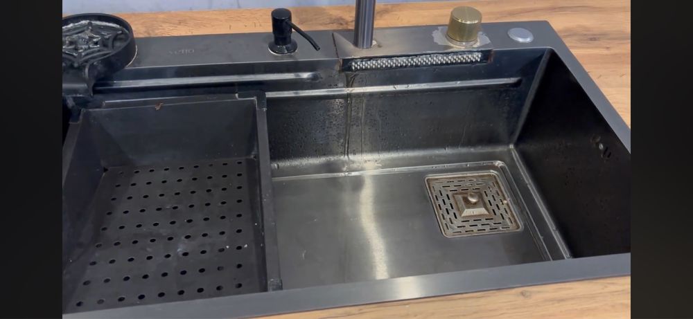 Продам мойку с краном.
