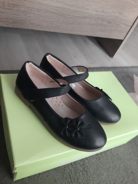Pantofi nr 32 noi +cadou