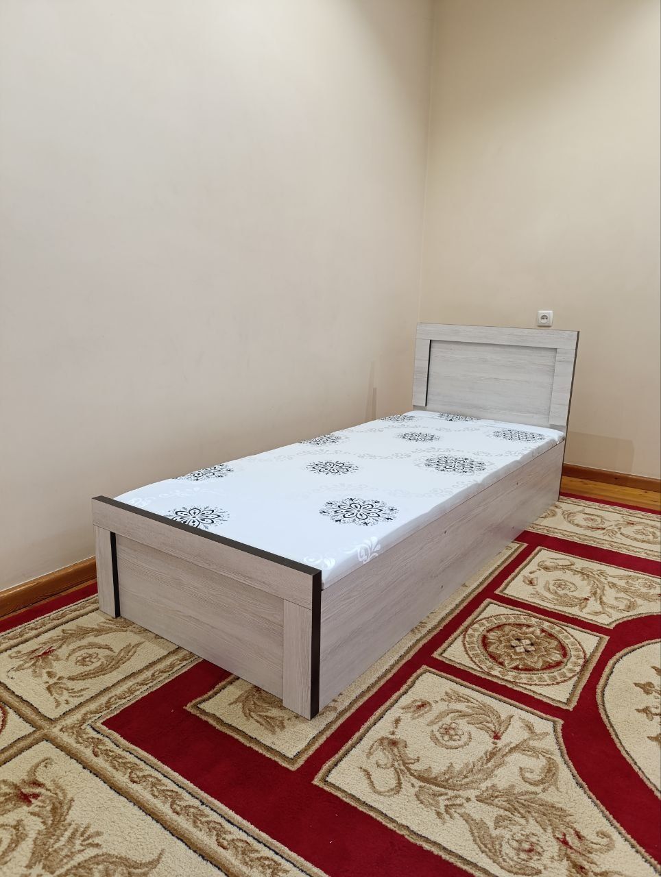 Krovat bir kishilik sandiqli optom narxlarda