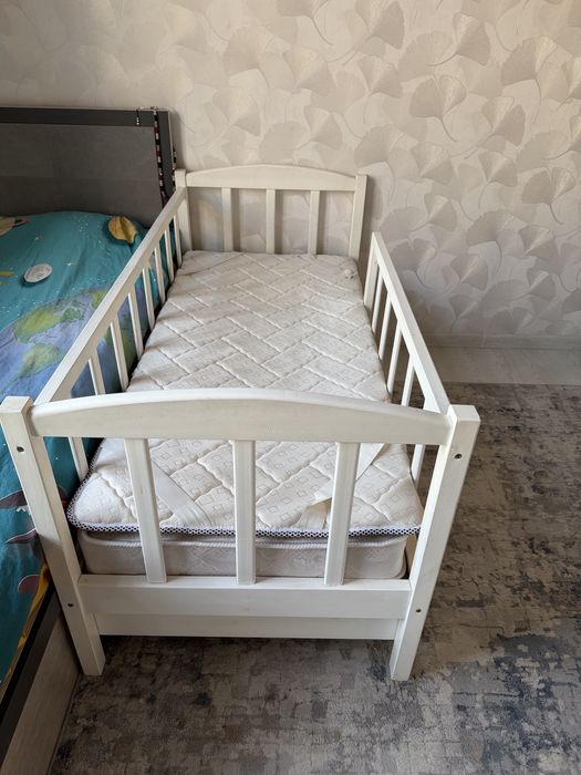 Продаётся детский шкаф и кровать