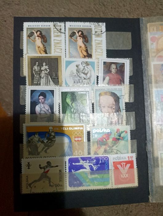Класьор с пощенски марки  различна тематика около 150 бр ,120  лв