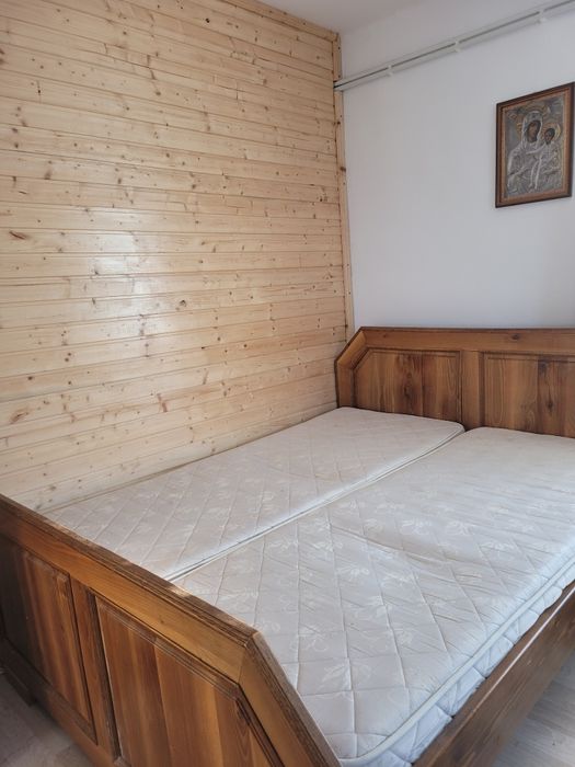 Vând pat lemn masiv 160x200