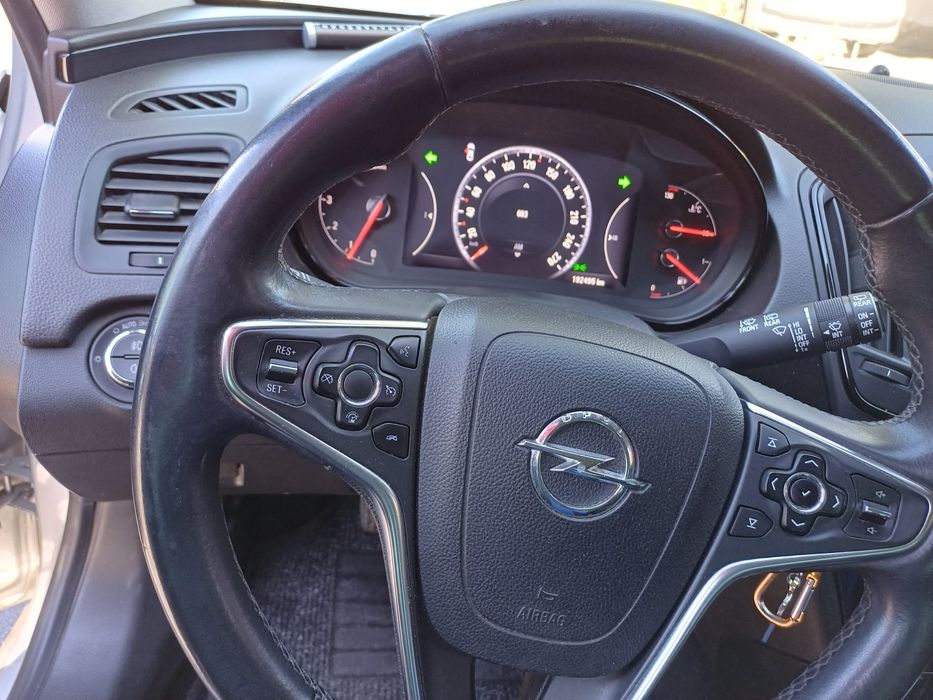 Vând Opel Insignia Sports Tourer