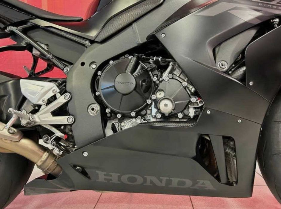2022 HONDA CBR1000RR-R FIREBLADE -  295 miles  като нов