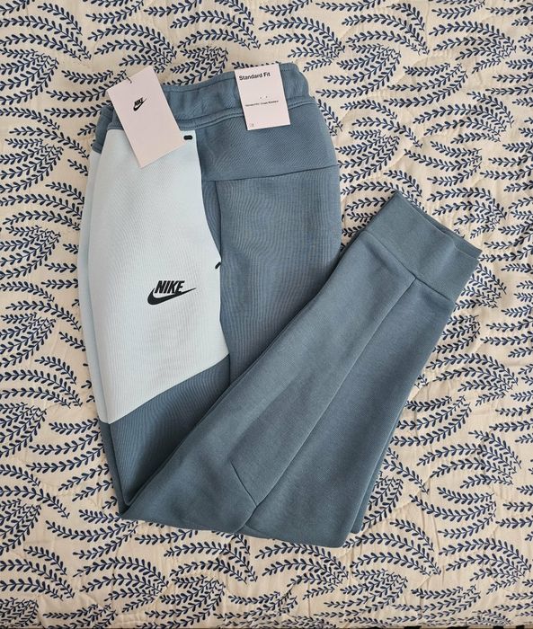 Оригинално ново детско долнище Nike Tech Fleece