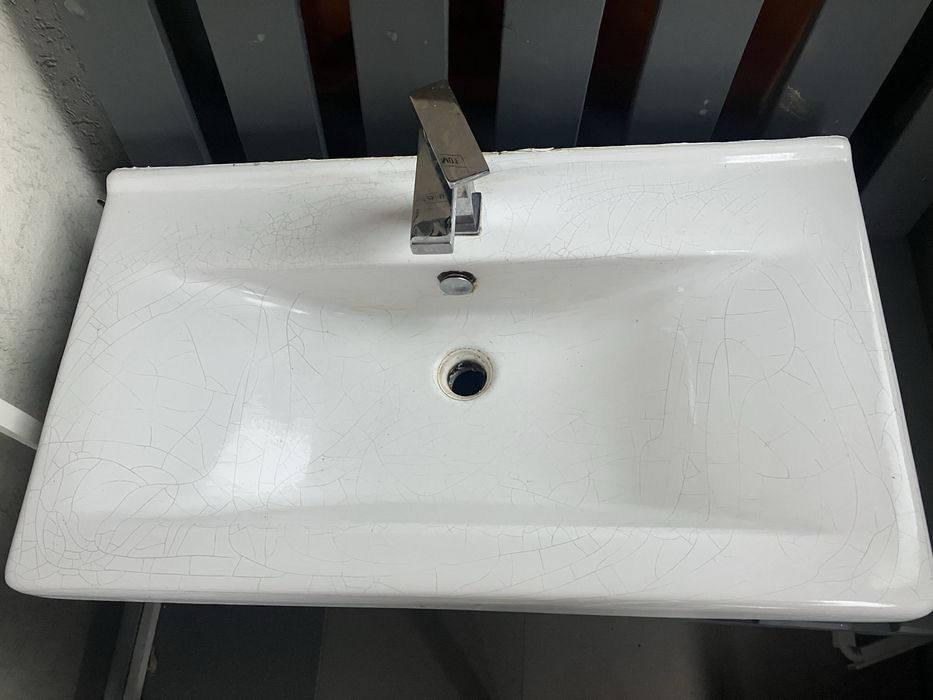 Vand chiuveta cu mici zgarieturi dar perfect functionala