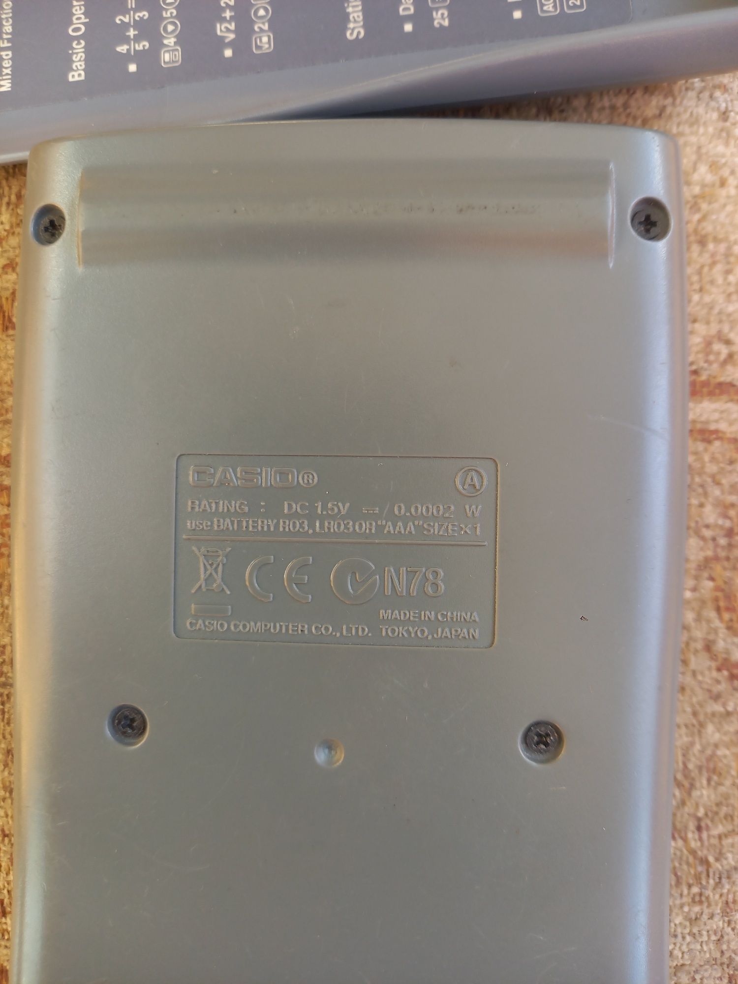 Калкулатор Casio fx-82ES