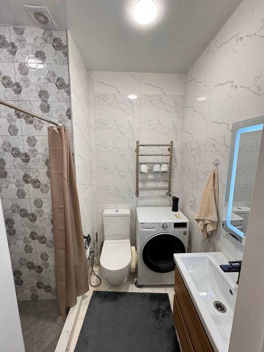 Сдаётся кв Ц-2 Рынок Алайский на короткое время (1-2 oyga beriladi)