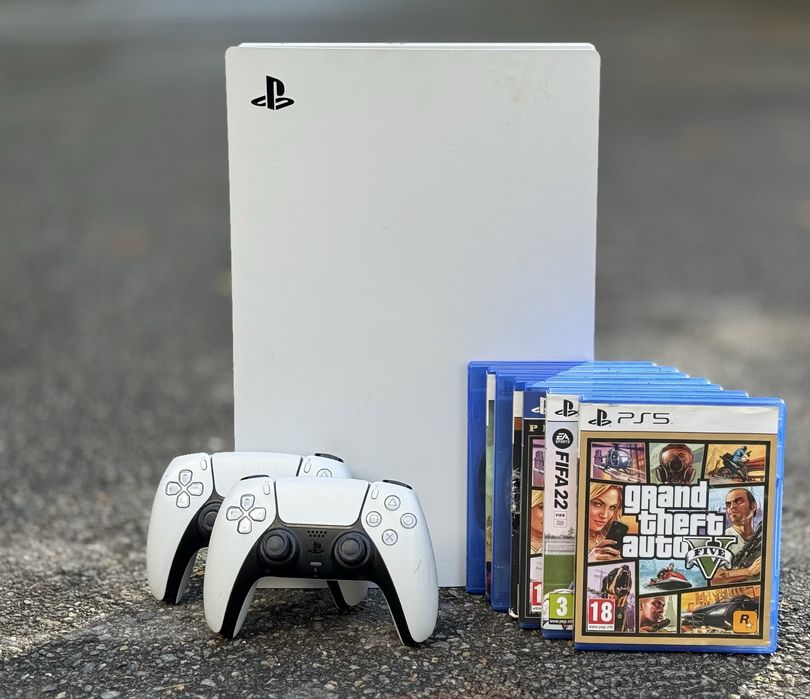 Конзола Sony PlayStation 5 825GB (PS5) + 2 джойстика + 7 игри