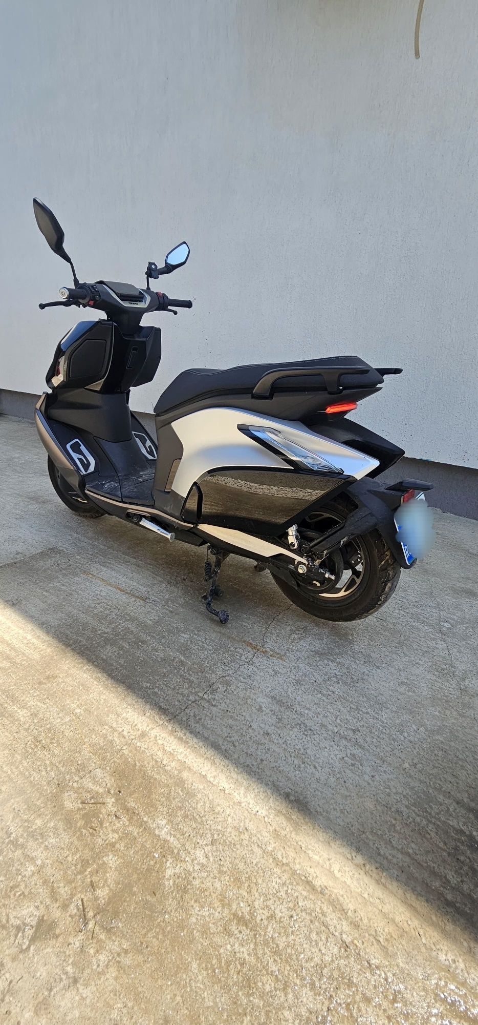 Scuter electric CF Moto Zeeho AE8S+ '24

CFMOTO ZEEHO AE8S+ '24