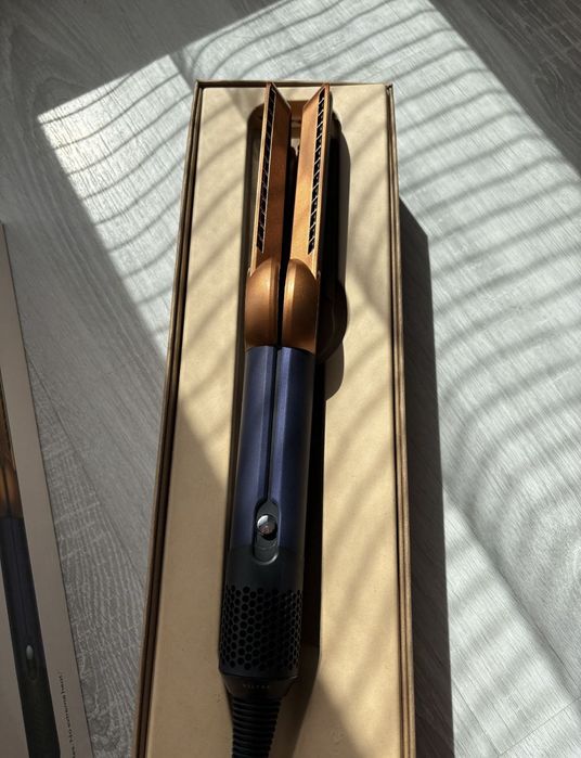 Dyson airstrait  placa