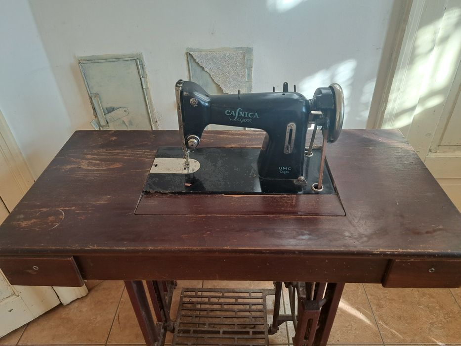 Mașină de cusut cu talpă