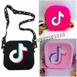 TikTok чанта различни цветове