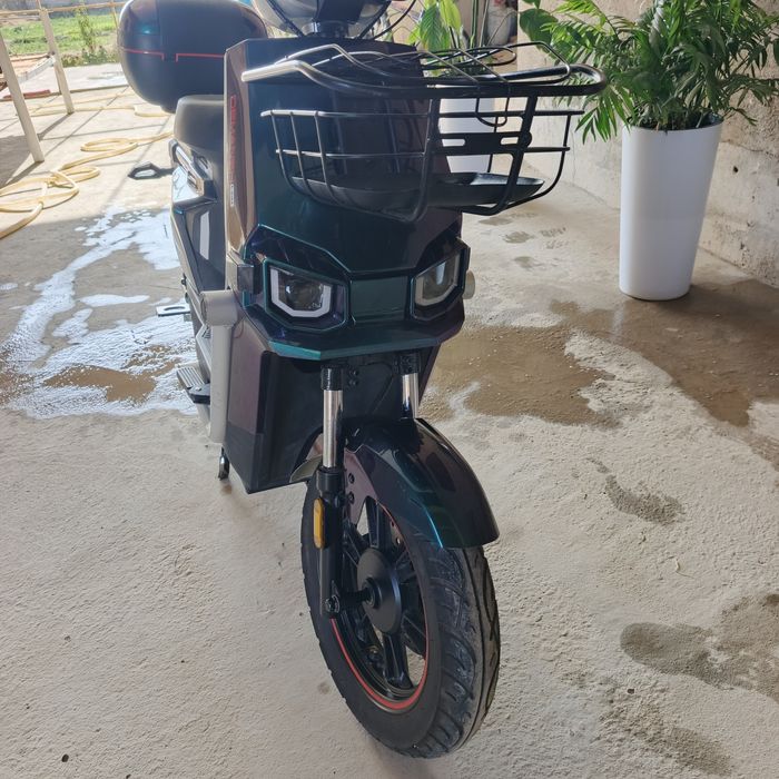 Skuter sotiladi 6 ta akumlyatorli