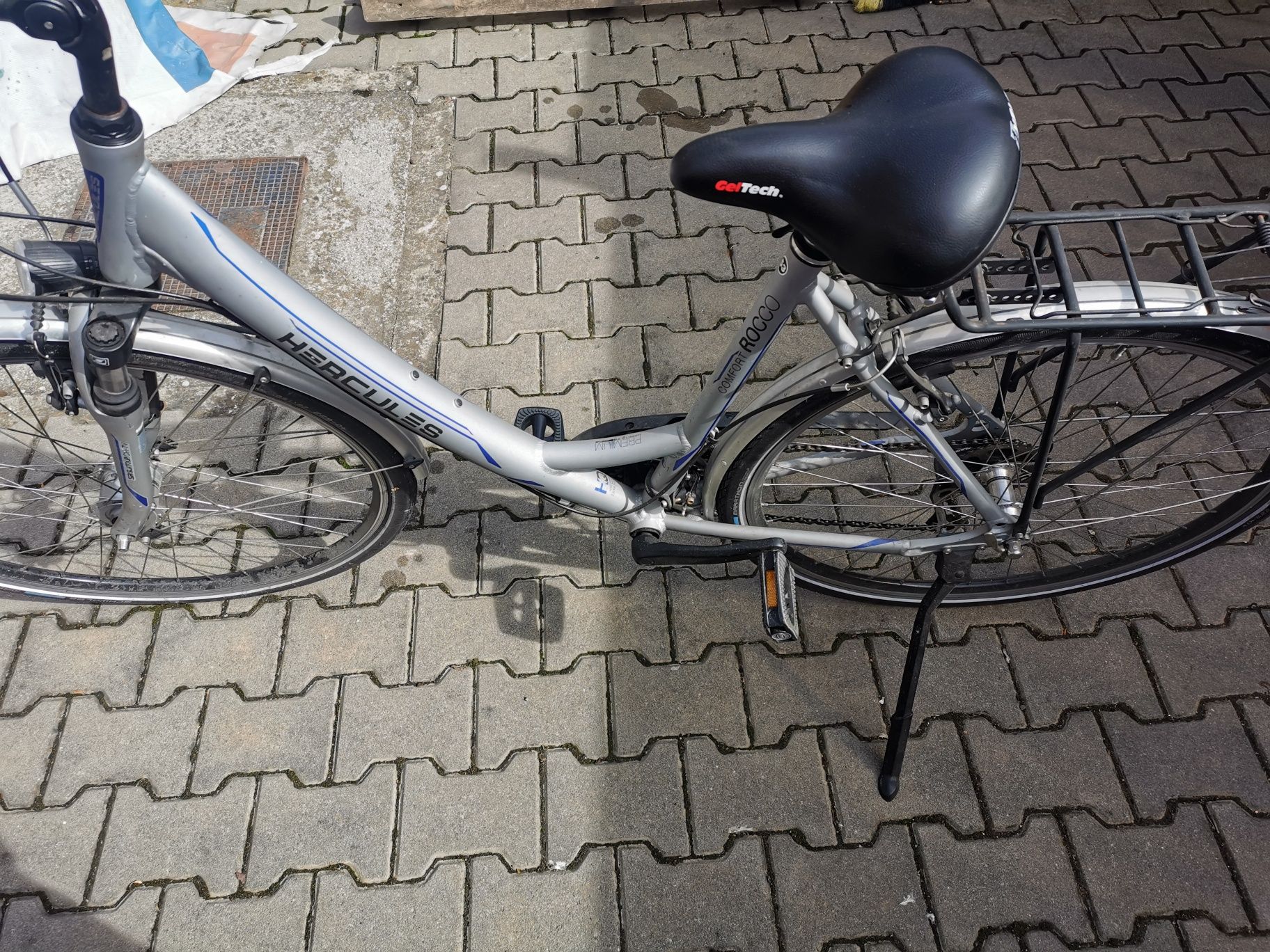 Vând bicicleta hercules damă