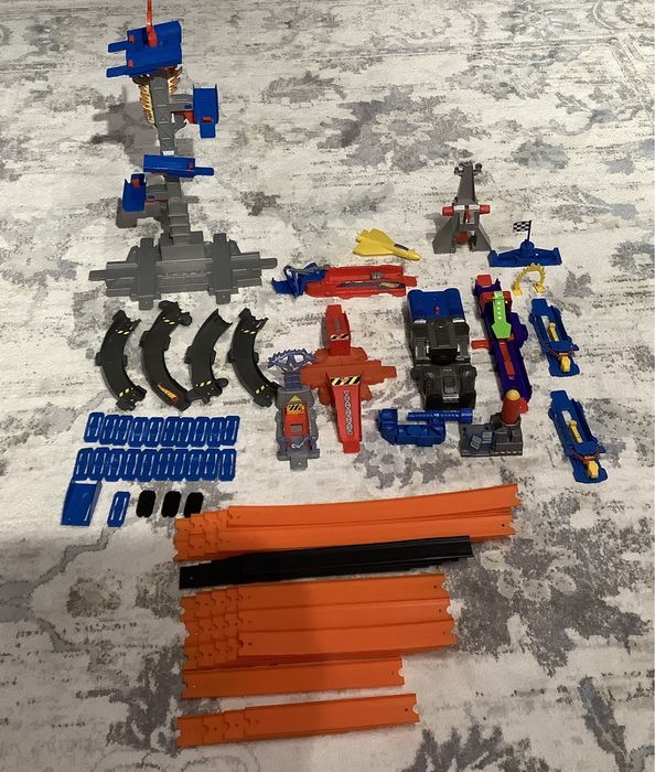 Набор Hot Wheels 75 предметов