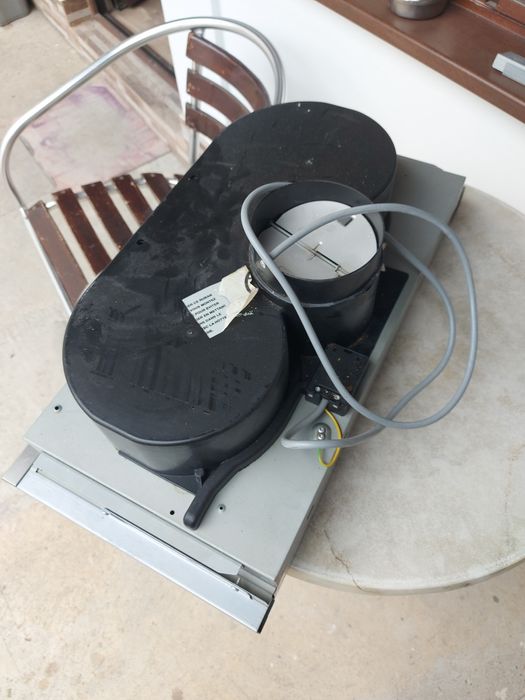 Продавам италиански аспиратор с два  мотора  дъл.60см на шир.30см