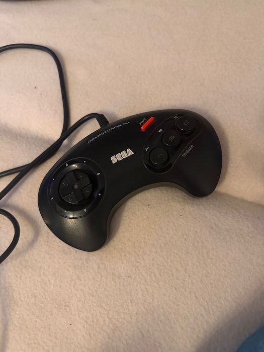 Sega Mega Drive II original + 2 controllere + 3 jocuri originale