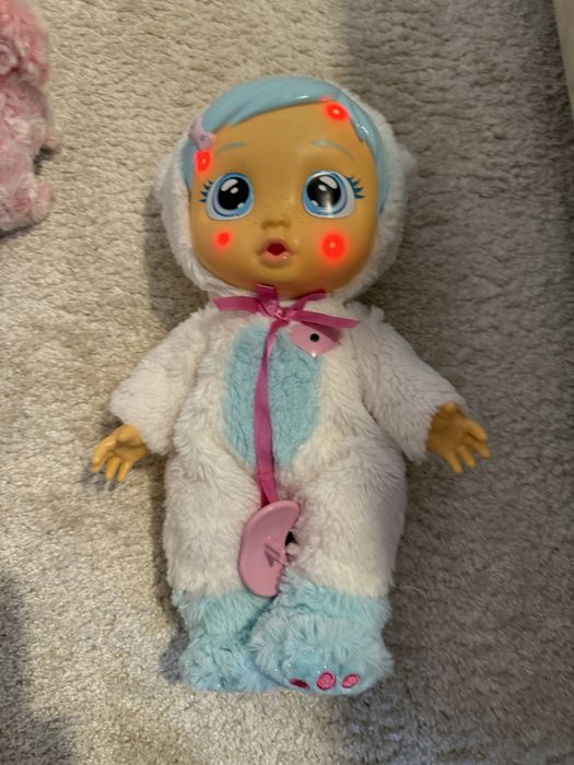 Papusa Cry Babies pe baterii