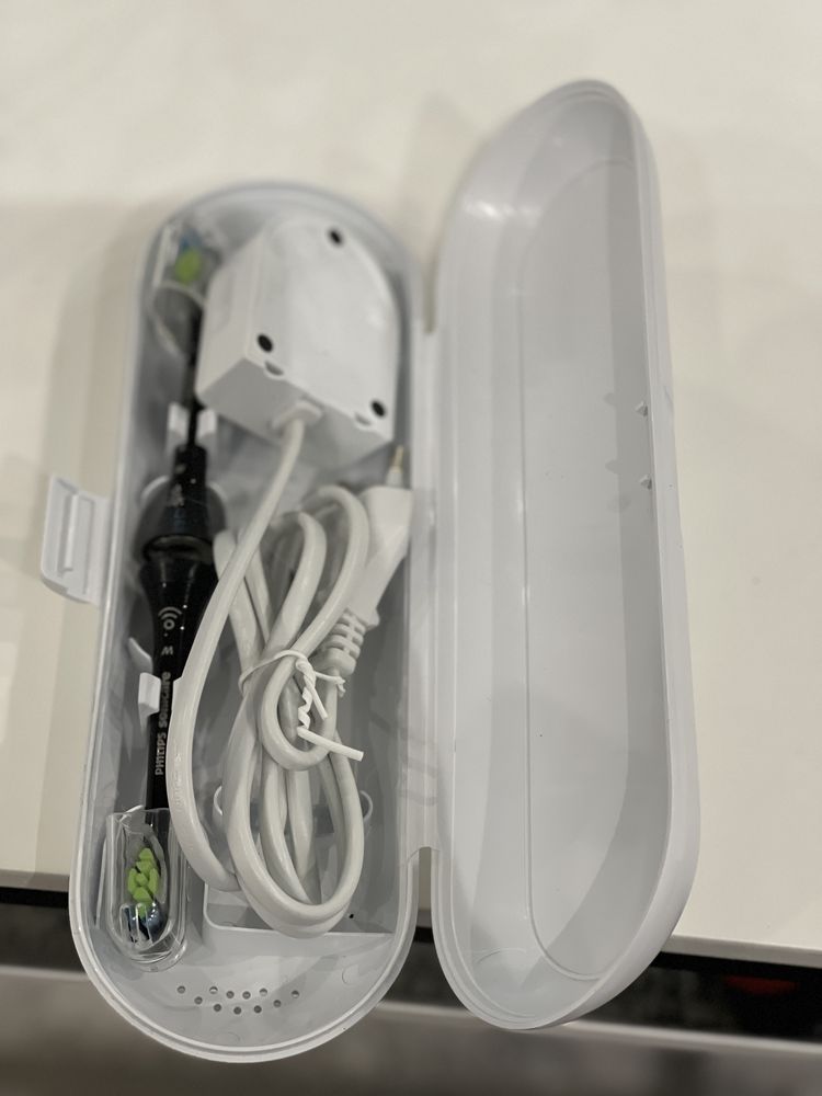 Накрайници за sonicare и зарядно.