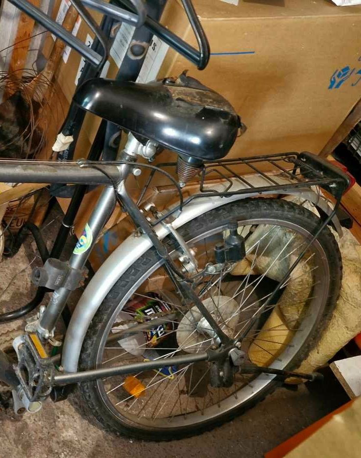 Две колела ( стари велосипеди)