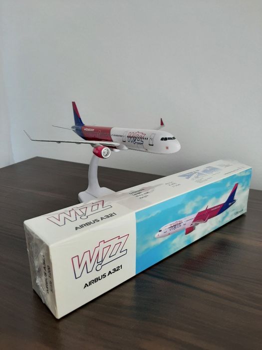 Macheta Model Airbus A321 WizzAir Scara 1:200 Wizz Air