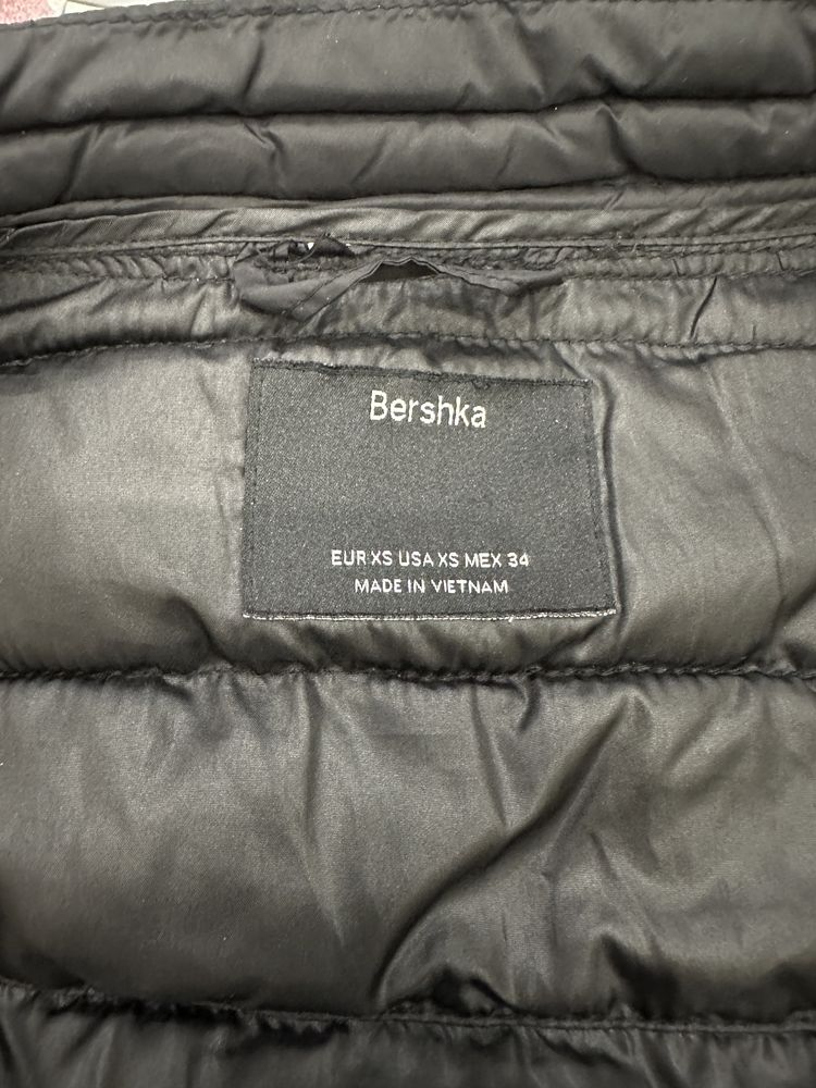 Продам демисезонную куртку на мальчика 15-16 лет фирмы Bershka