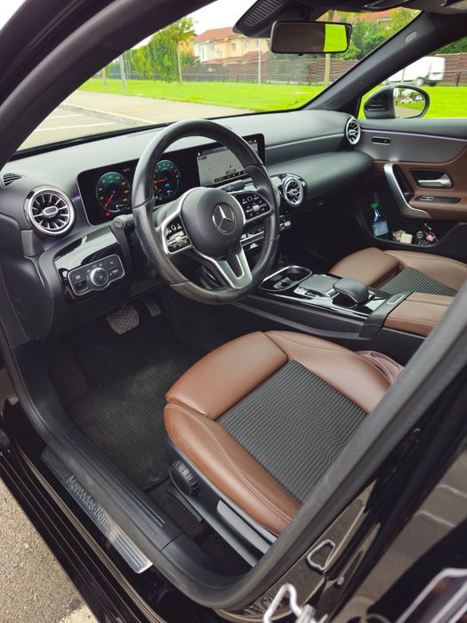 Mercedes-Benz A250e limousine 8G-DCT plug-in hybrid 218 cp Night Black