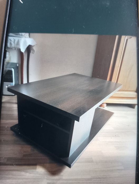 Masă living dining sau comodă pentru TV. Masa este noua, este pe role