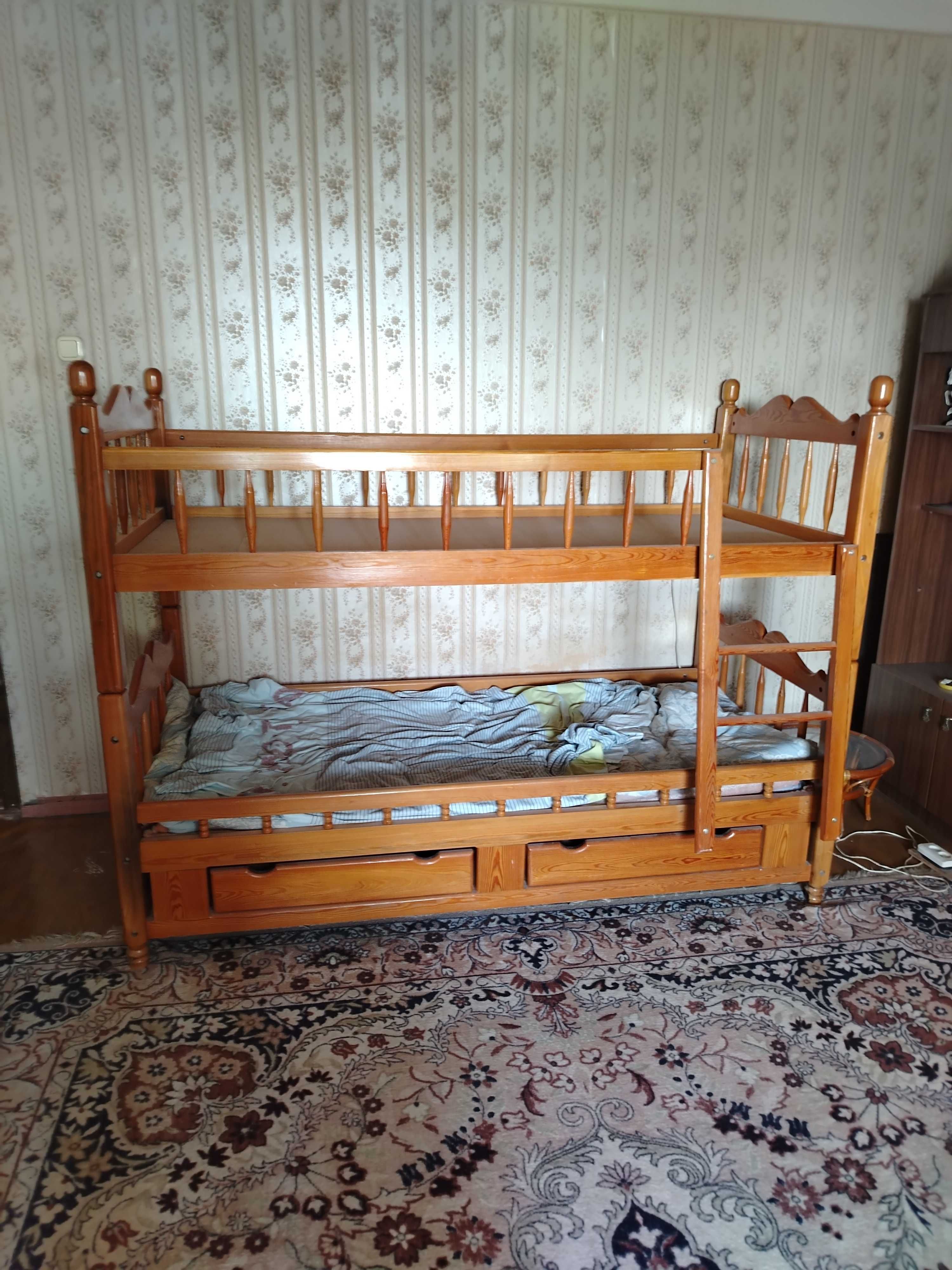 Продам двухярусную кровать