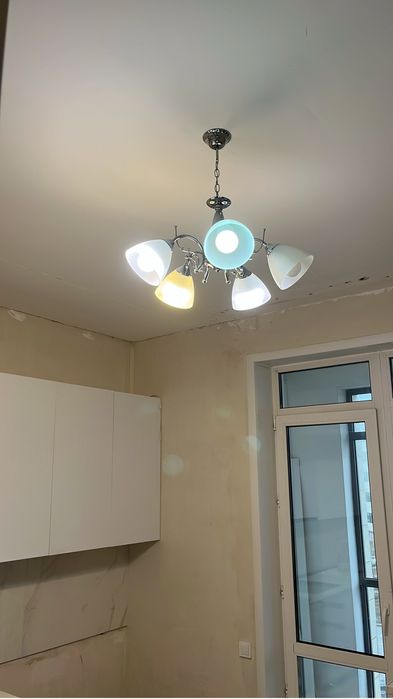 Продам б/у люстры